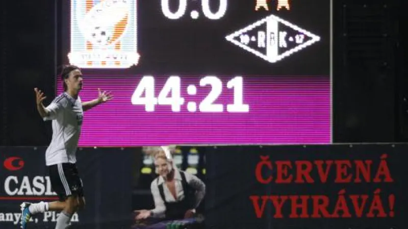 Mikael Lustig slaví první gól