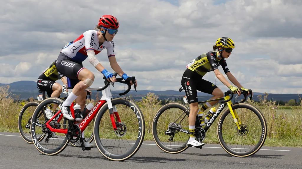 Kristýna Burlová (vlevo)