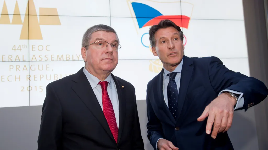Thomas Bach a šéf IAAF Sebastian Coe