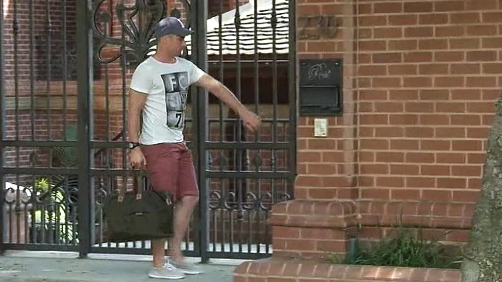 Carl Pistorius, bratr Oscara Pistoria