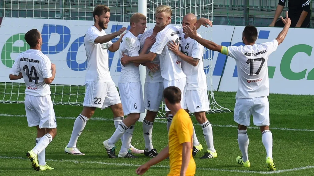 Slavící fotbalisté Karviné