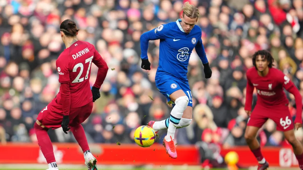 Michailo Mudryk z Chelsea v utkání na Anfield Road