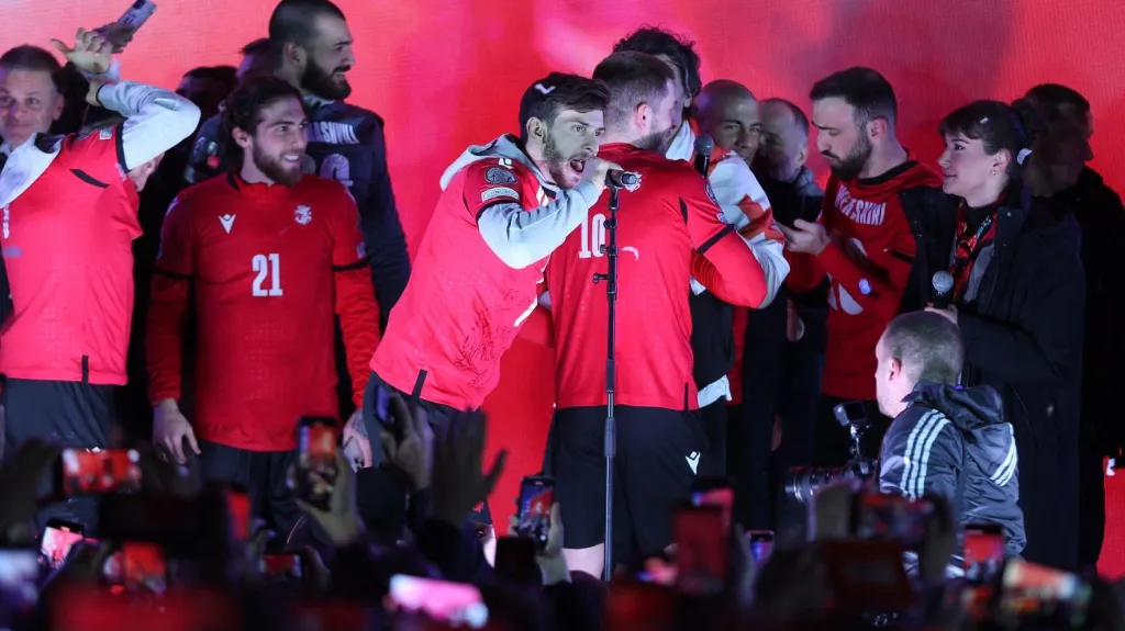 Kvaracchelija se raduje se spoluhráči z postupu na Euro