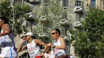 Maratonská trať provedla bězce kolem Gaudího domů