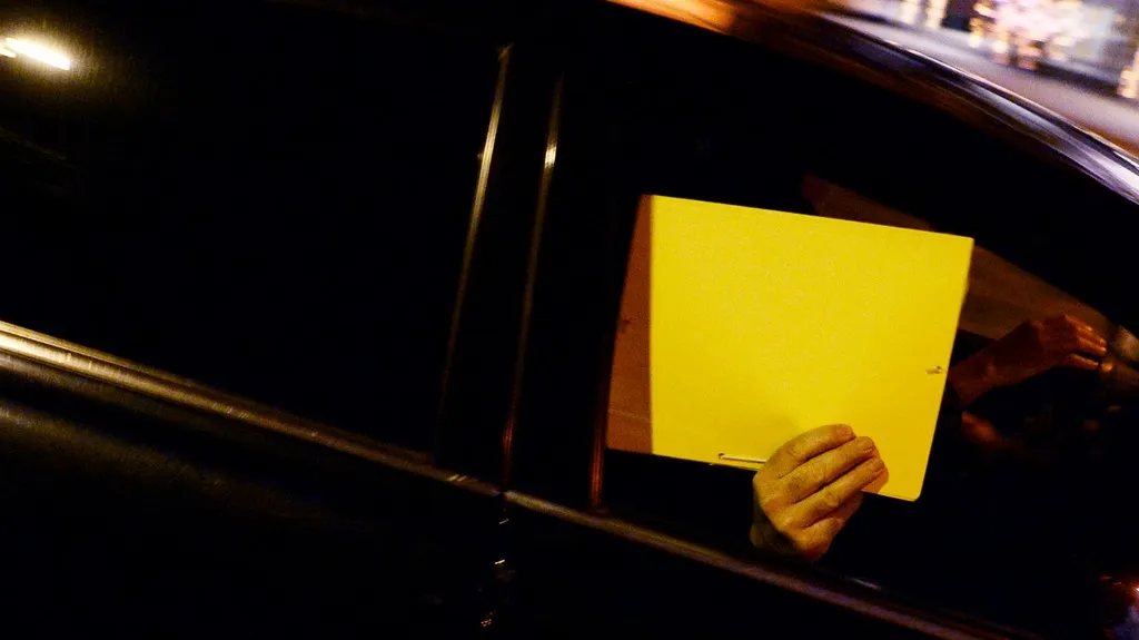 Policejní vozdilo u hotelu Baur au Lac