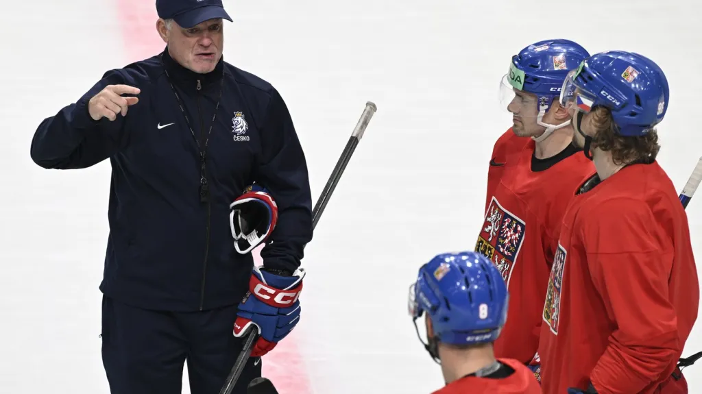Radim Rulík udílí pokyny nově složené formaci Flek – Tomášek – Beránek