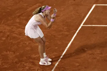 Mirra Andrejevová se raduje z postupu do finále Roland Garros