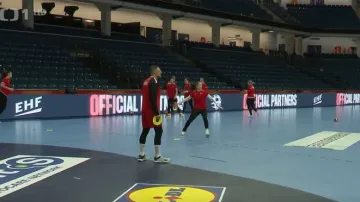 Házenkářky za sebou mají první trénink v zápasové hale