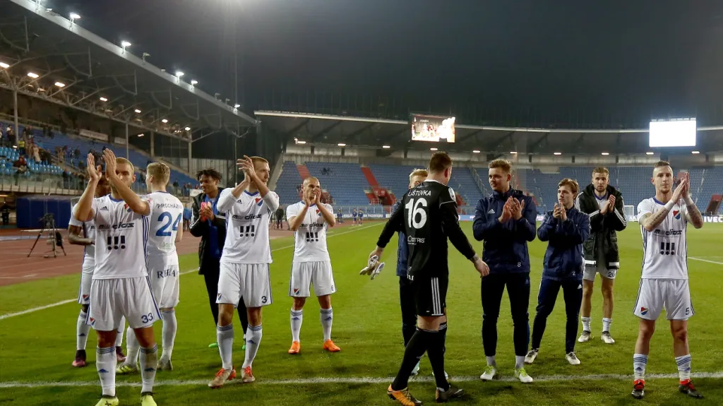 Hráči Baníku děkují fanouškům