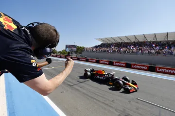Max Verstappen zvítězil na okruhu Paula Ricarda