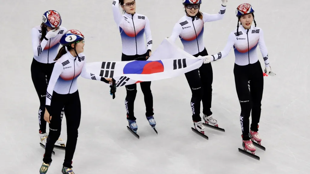 Korejské rychlobruslařky ovládly závod štafet na 3000 m