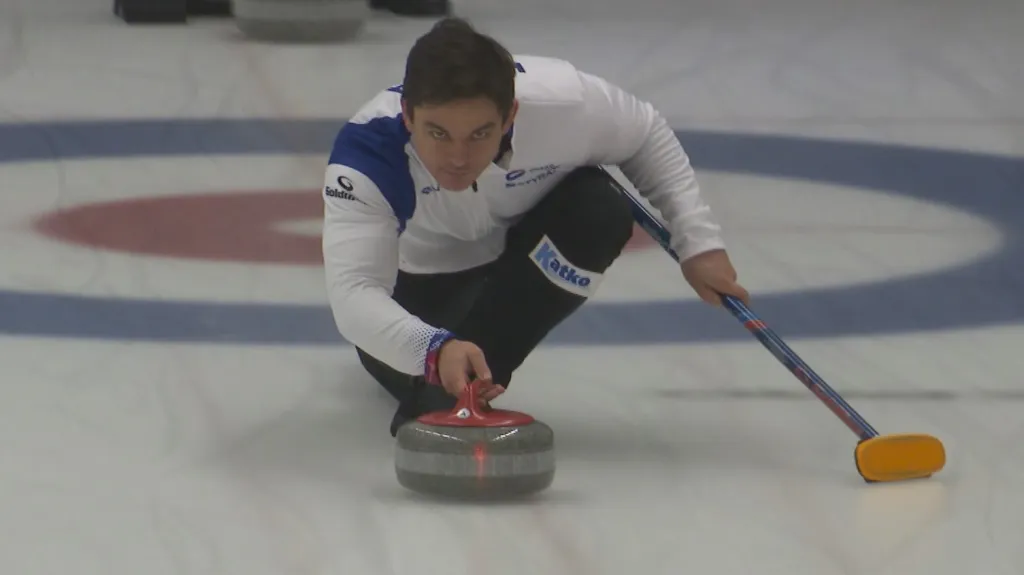 Skip české curlingové reprezentace Lukáš Klíma
