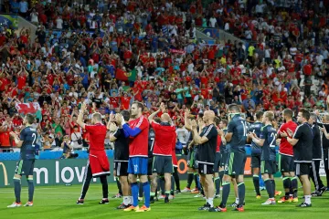 Fotbalisté Walesu děkují fanouškům