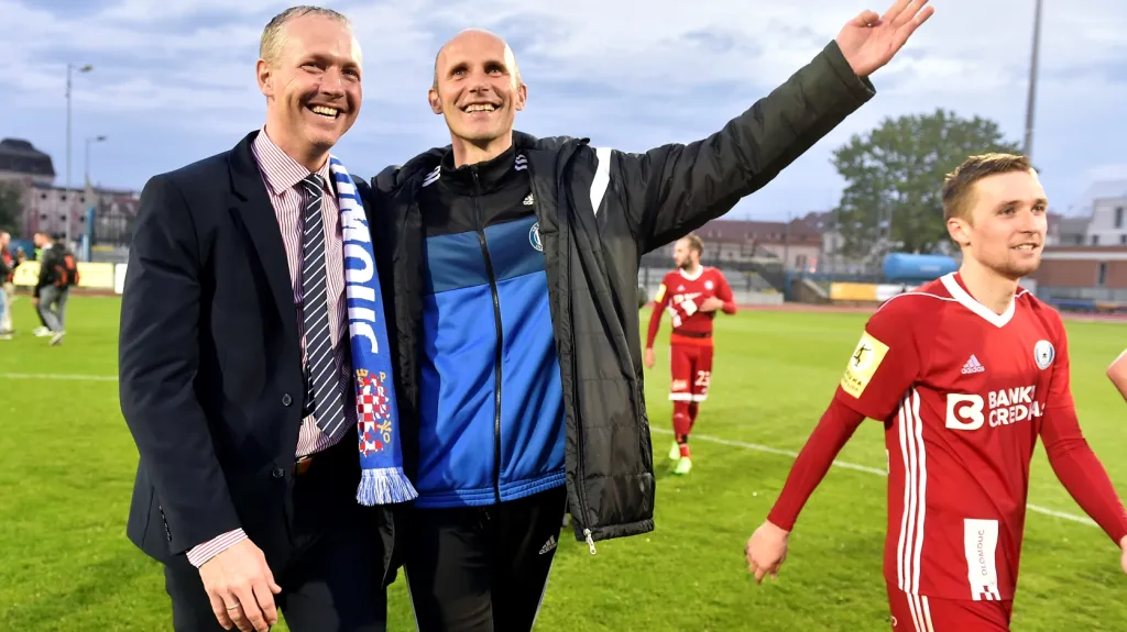 Václav Jílek (vlevo) se raduje z postupu do nejvyšší soutěže