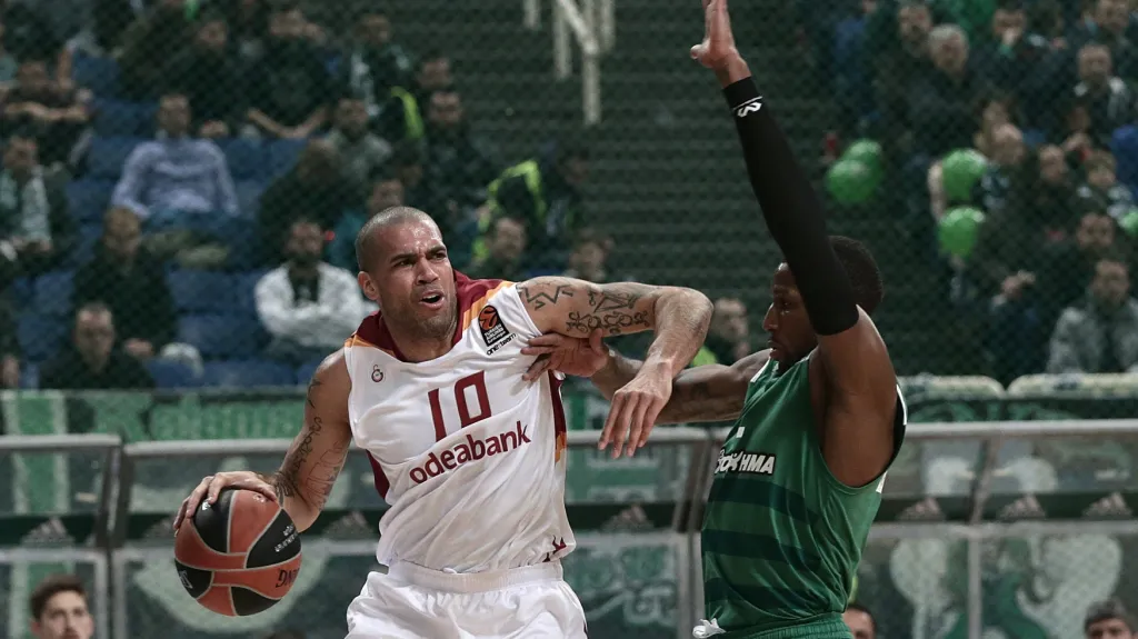 Blake Schilb v utkání s Panathinaikosem