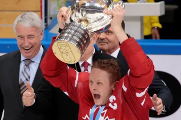 Perry vstoupil vítězstvím na MS do Triple Gold Clubu