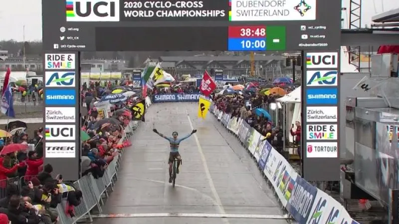 Závěr závodu juniorů, který ovládl Nys