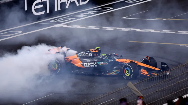 Lando Norris slaví zisk prvního titulu mistra světa