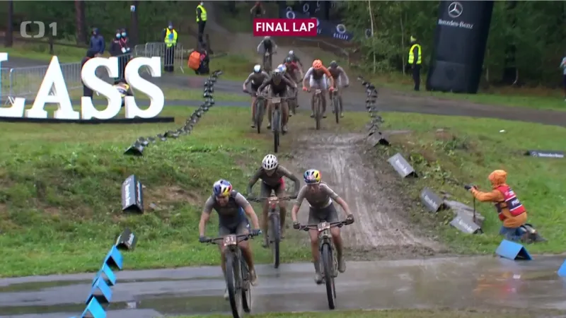 Čábelická byla na SP bikerů v short tracku třináctá, Cink dvacátý