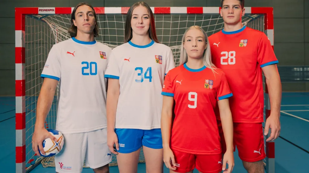 Nové reprezentační dresy v podání házenkářů zleva Trkovský, Franková, Stříšková a Havran