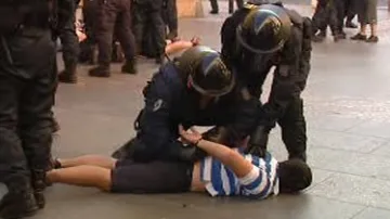 Policie zatýkala srbské fanoušky