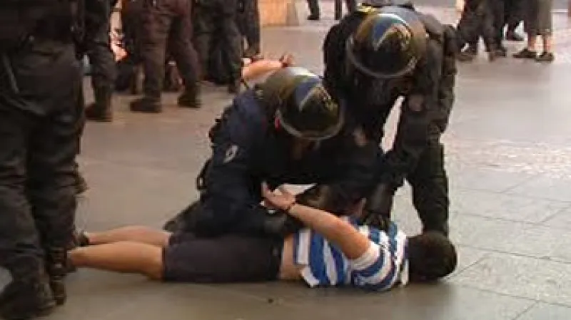 Policie zatýkala srbské fanoušky