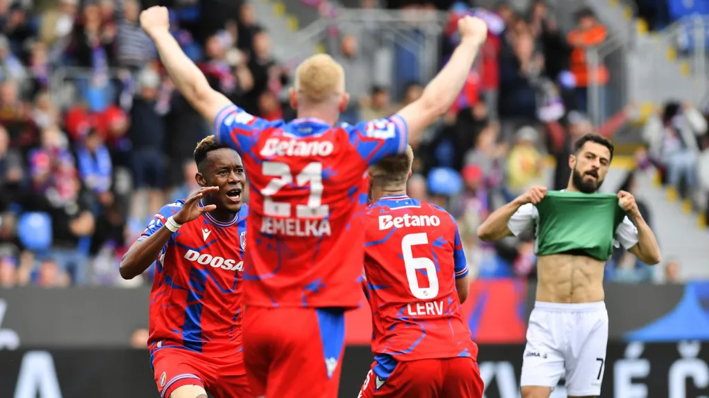 Radost fotbalistů Plzně v utkání s Jabloncem