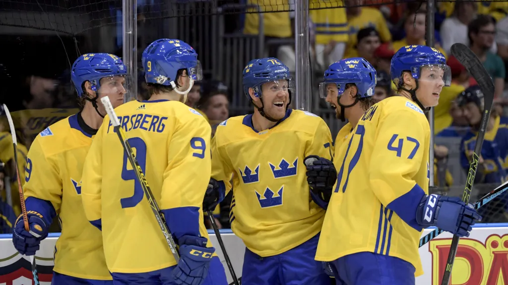 Švédové se radují ze vstřeleného gólu