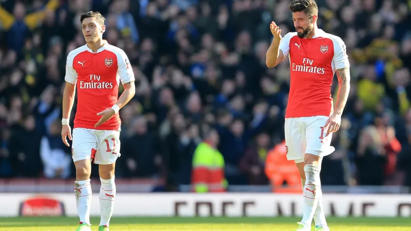 Mesut Özil a Olivier Giroud