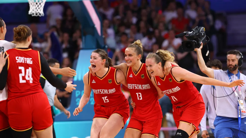 Radost německých basketbalistek po postupu do olympijského čtvrtfinále