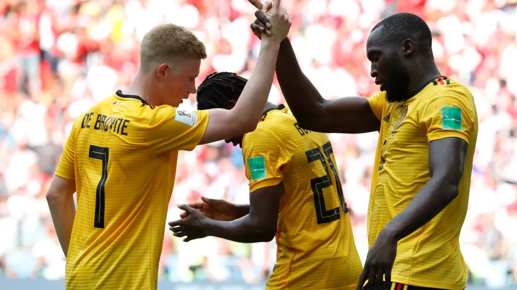 Romelu Lukaku (vpravo) a Kevin de Bruyne se radují z gólu Belgie