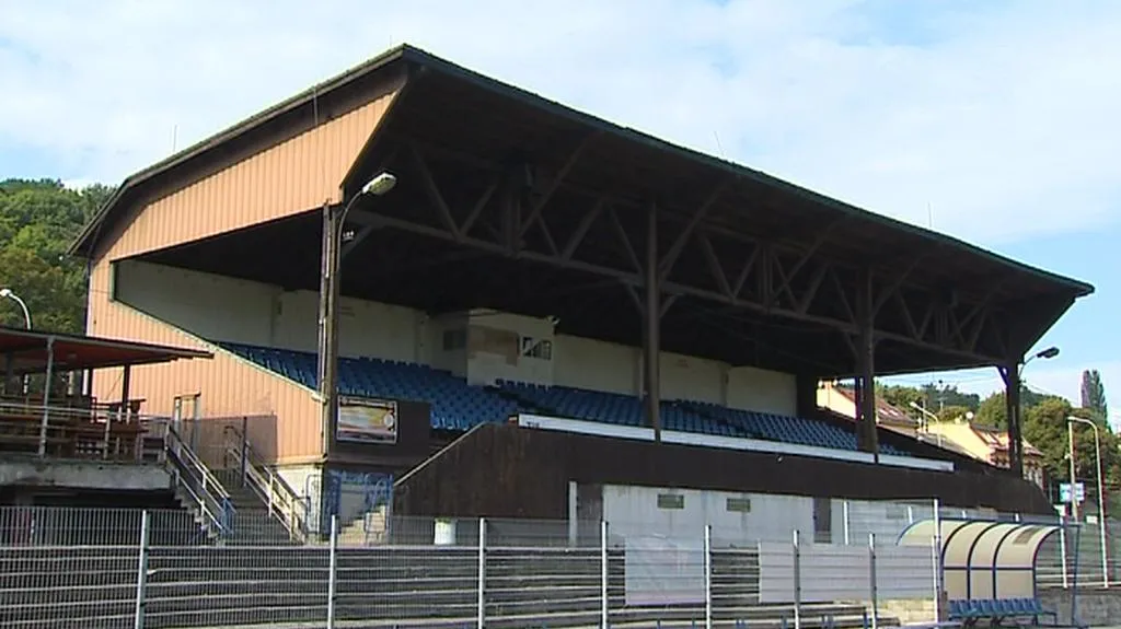 Hlavní tribuna stadionu v Ústí