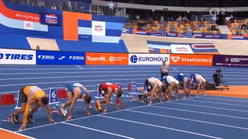 Běh sedmibojaře Stráského na 60 metrů překážek