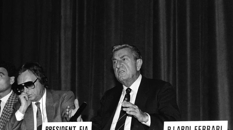 Bernie Ecclestone (vlevo) vedle prezidenta FIA Jeana-Marie Balestreho