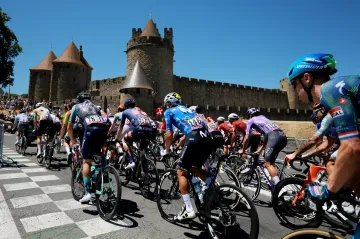 Peloton Tour de France v Carcassonne