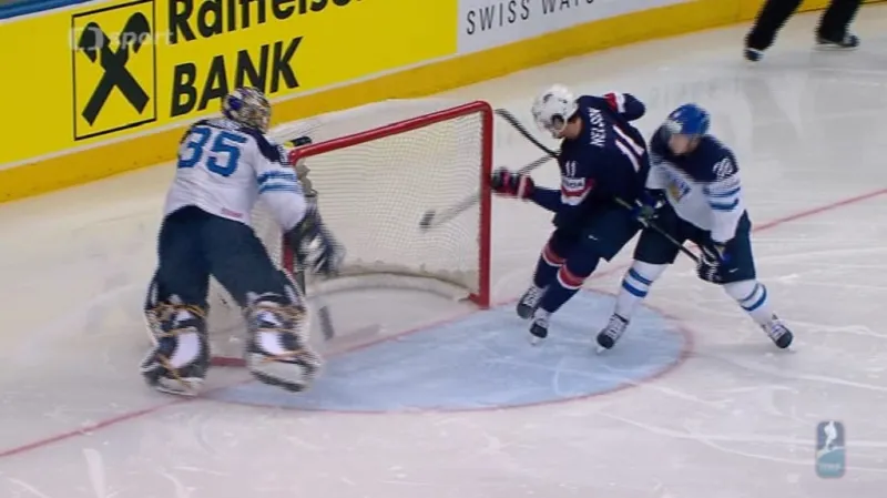 Kuriózní gól v utkání USA - Finsko: Nelson - 1:0 (1. min.)