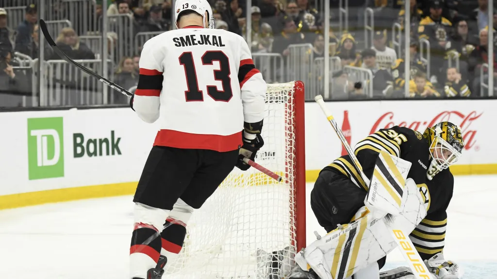 Jiří Smejkal střílí svůj první gól v NHL