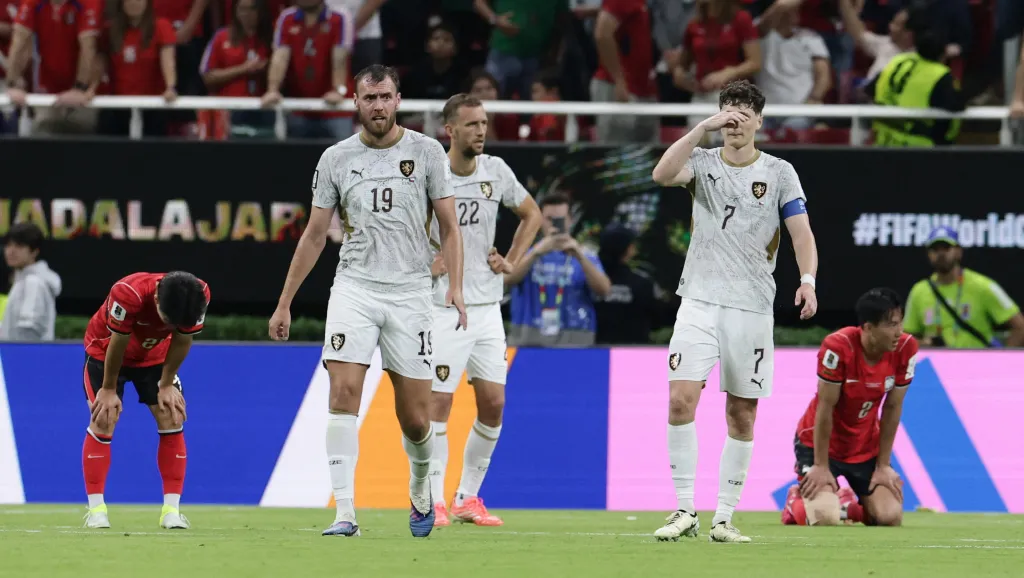 Čeští fotbalisté po utkání s Jižní Koreou