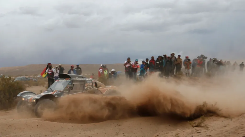 Josef Macháček a Martin Plechatý s buginou Optimus 