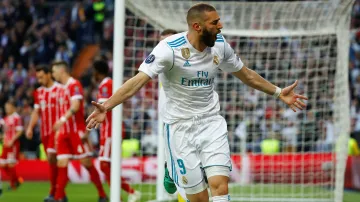 Karim Benzema se raduje z gólu do sítě Bayernu Mnichov
