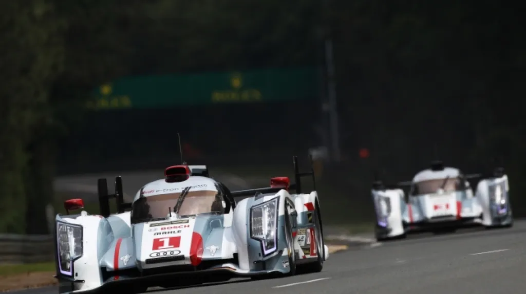 Vítězové závodu Le Mans z posledních dvou let - Švýcar Fässler, Němec Lotterer a Tréluyer z Francie