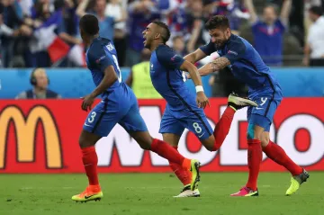 Dimitri Payet s francouzskými spoluhráči