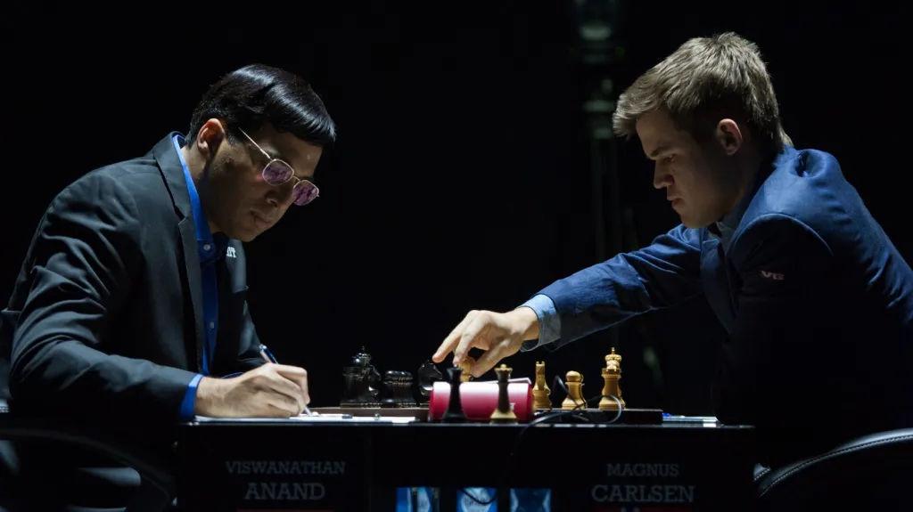 Zápas o titul mistra světa v šachu mezi Carlsenem  a Ánandem 