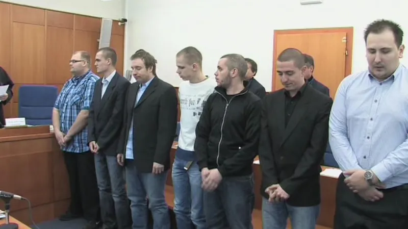 Chomutovští příznivci slyšeli rozsudek za rasismus