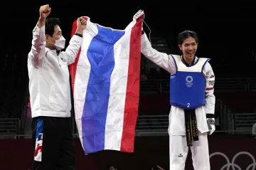 Panipak Vongpattanakitová se raduje ze zlaté medaile v taekwondu