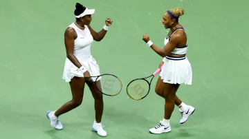 Sestry Williamsovy vypadly při comebacku na US Open v prvním kole