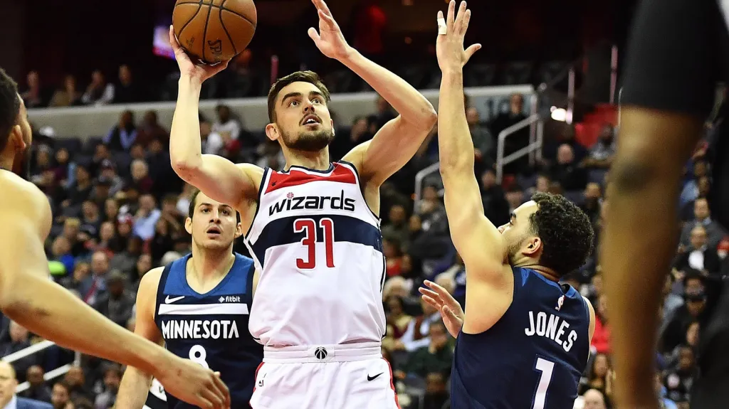 Tomáš Satoranský v utkání s Minnesotou