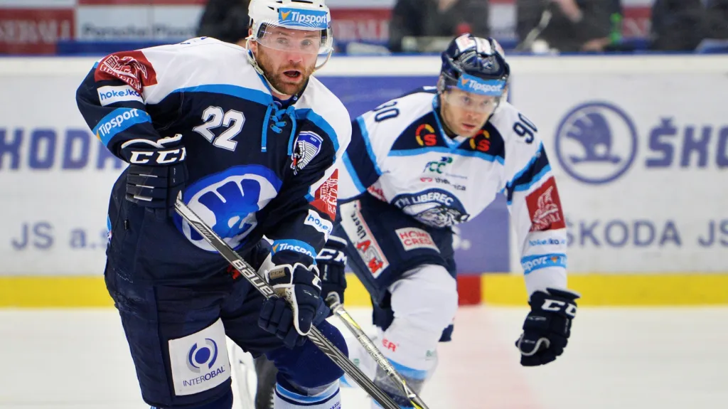 Plzeňský Ondřej Kratěna (vlevo) v utkání proti Liberci