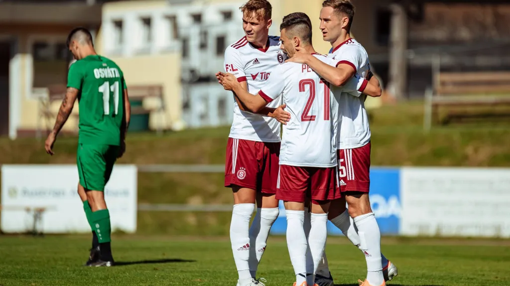 Jan Kuchta v objetí s novými spoluhráči