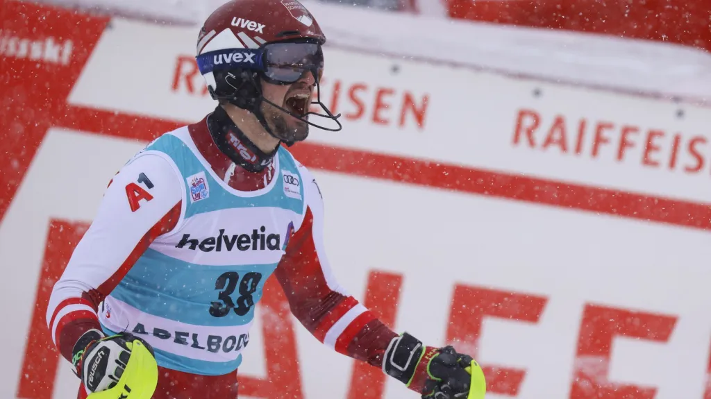 Johannes Strolz se raduje z vítězství v Adelbodenu